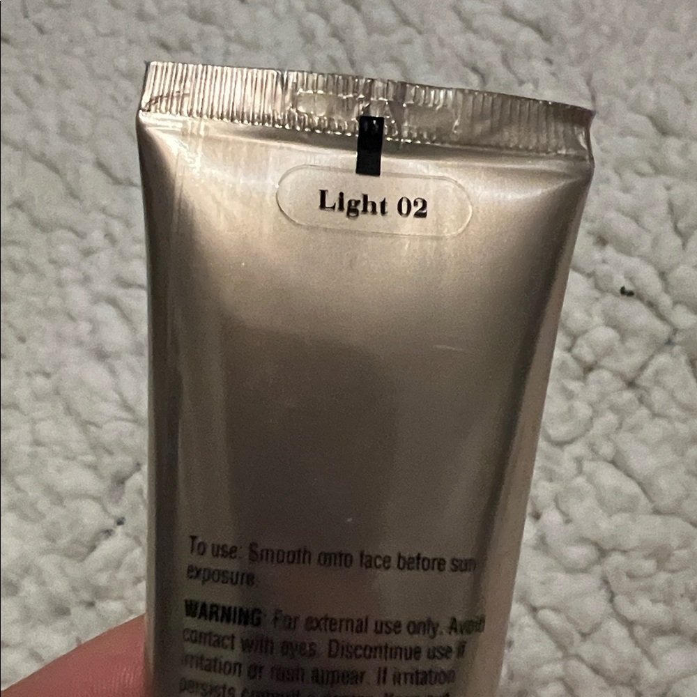 Elizabeth Arden Pure Finish Mineral Light 02 Tinted Moisturizer SPF15 - Picture 2 of 3